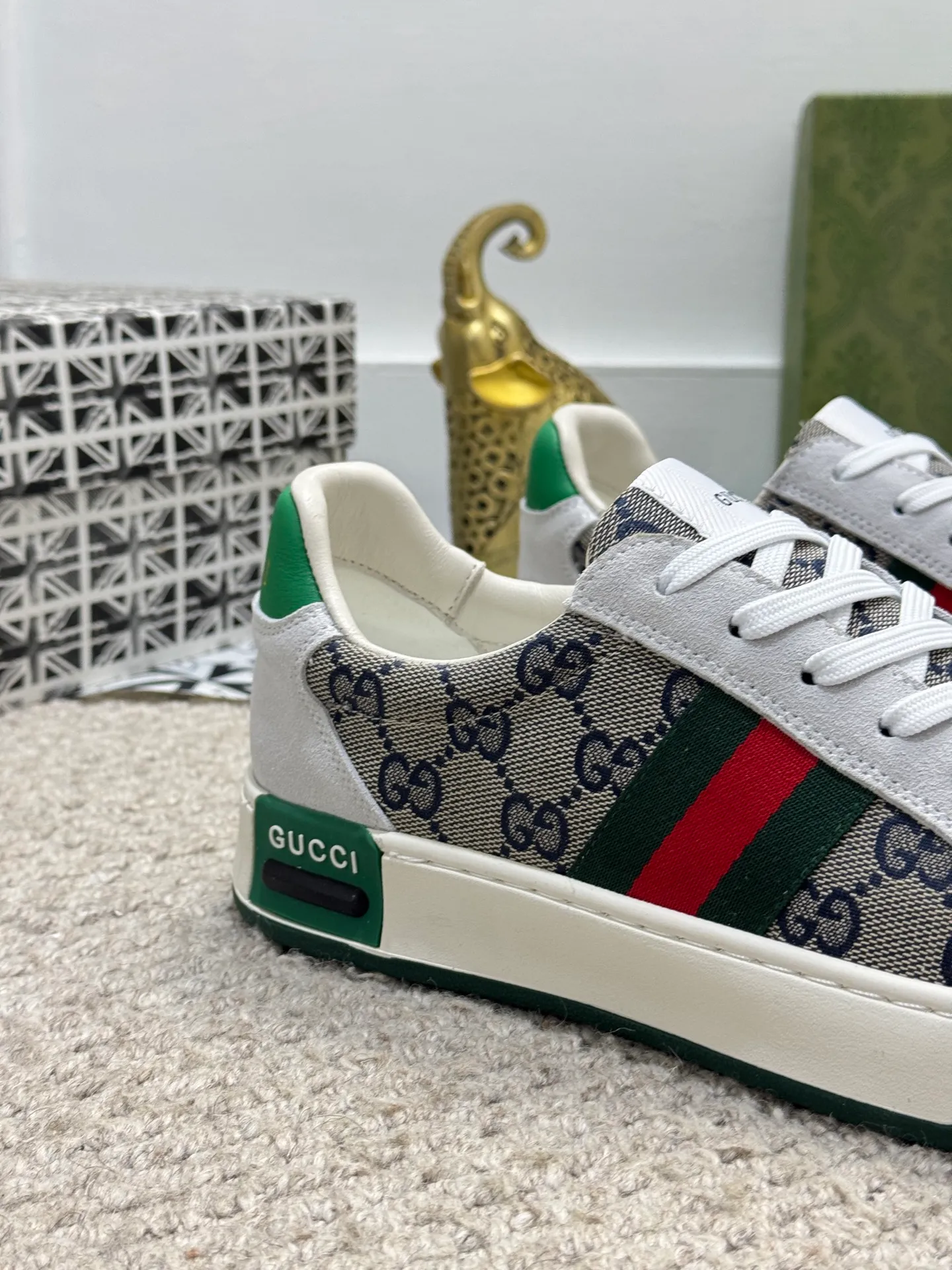 Men's shoes 💰400 [New model] 🪳🪳Gucci─Gucci classic. Gucci purchase level, comparable to genuine products without pressure, colorful style prevails, really looks good on the feet, original leather imported from Italy, the texture is amazing! Lasting technology, first-layer sheepskin lining imported from Italy, highly recommended product, a must-see, high quality will definitely satisfy you! Size: 38-44 (45 customized